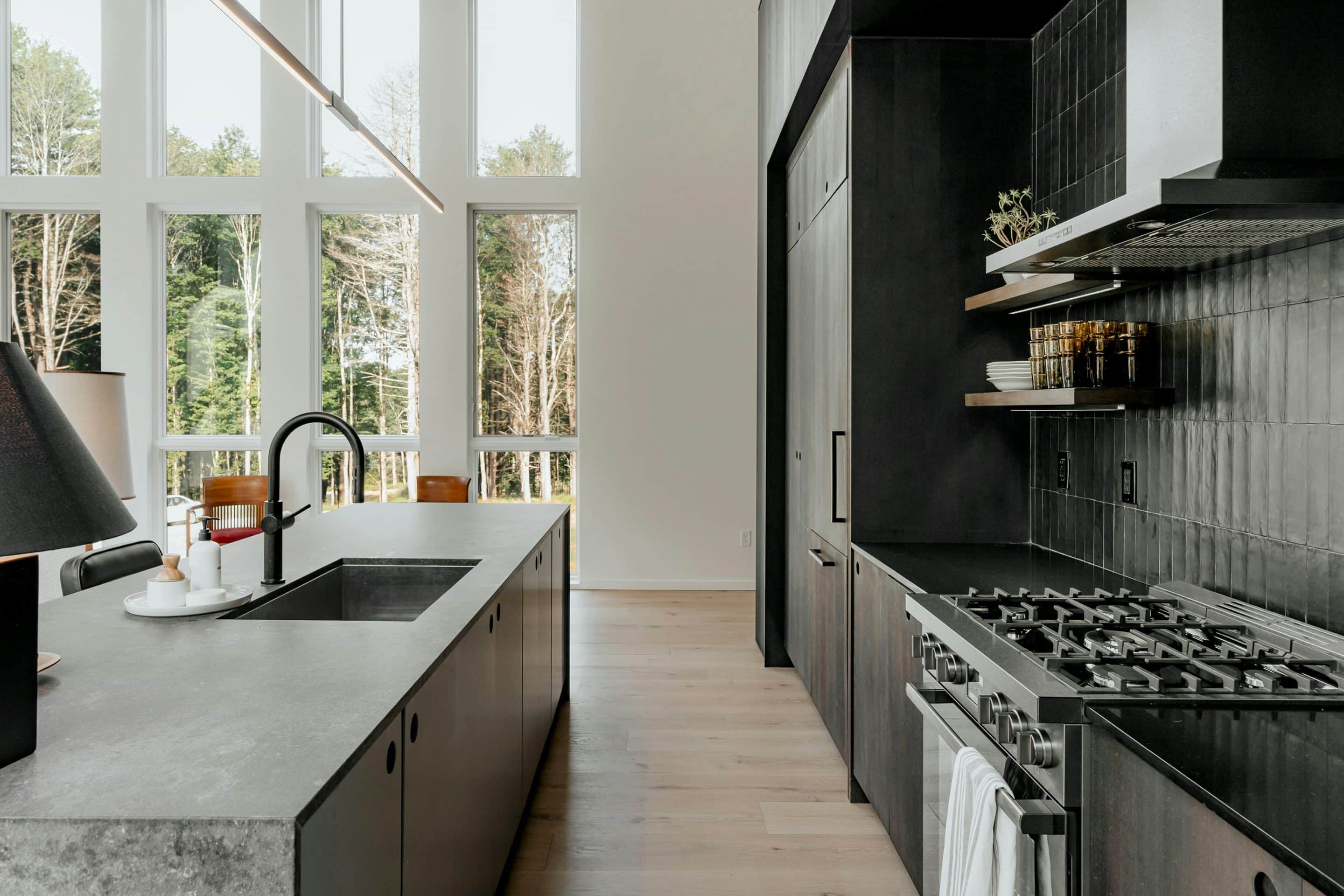 deux cuisines dans une maison cuisine standing